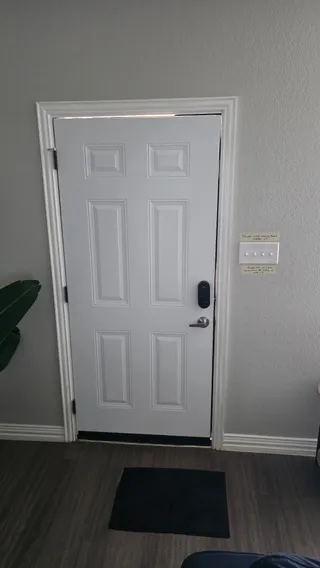 Boltcraft interior door project photo from Thumbtack